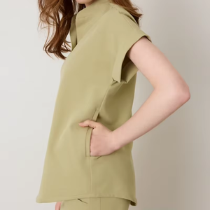 Blusa de Trabajo para Mujer, Cuello en V, Color Verde Oliva, 100% Algodón, Uniforme de Hospital para Personal Médico - Product Image 5