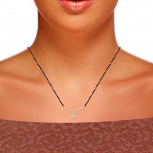 Magnifique mangalsutra noir perlé en or jaune 18 carats avec pendentif en forme de V plaqué or rose et diamant certifié IGI pour mariage - Product Image 4
