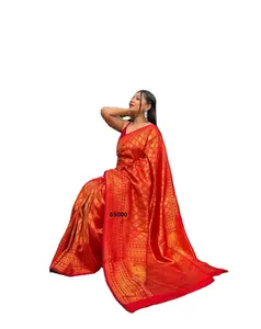 Новейшая индийская женская свадебная одежда вышивка кружева границы РАБОТЫ ХЛОПКОВОЕ Шелковое Сари с незашитой блузка красного цвета по лучшей цене 2023