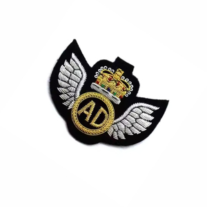 Parche 3D Ecológico Bordado Personalizado con Alas, Corona y Logotipo AD, Insignia de Tela Cosida, Forma Irregular, Patrón Circular - Product Image 5
