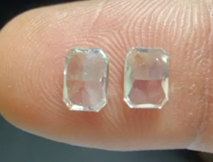 RCK Global Diamants naturels translucides non taillés de qualité supérieure 100% authentiques, paire assortie, taille émeraude, effet glacé, géométrique, rustique - Product Image 1