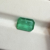 Émeraude naturelle de qualité supérieure du Zambie, 2,07 carats, vert intense, pierre facettée non montée pour la fabrication de bijoux