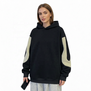 Sweat à capuche noir en satin respirant à épaules tombantes pour homme, coupe ample, à manches longues, idéal pour l'automne et les tenues décontractées - Product Image 1