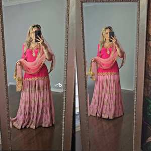 Ensemble de vêtements de fête pour femmes de nouveau designer comprenant un haut Sharara Plazzo Dupatta élégant et élégant-UC-(1172) - Product Image 4