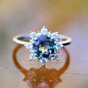 Anillo de Alejandrita con Cambio de Color, Plata de Ley 925, Piedra de Nacimiento de Junio, Diseño de Estrella, Joyería Elegante, Regalo para Mujer - Product Image 4