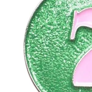 Broche de Solapa con Número 7 para Mujer, Diseño Elegante con Brillo Verde y Rosa, Accesorio de Moda para Eventos y Regalos - Product Image 4
