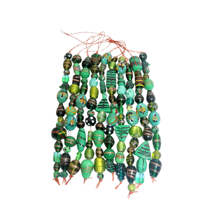 Perles en verre soufflé - Perles en verre fantaisie de différentes formes et tailles, vertes, pour la fabrication de bracelets et de colliers |   Cadeaux pour projets artistiques - Product Image 1