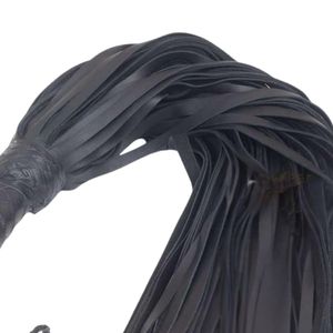 Flogger en cuir robuste avec franges épaisses et poignée renforcée pour des jeux d'impact intenses - Product Image 4