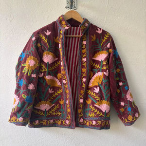 Chaqueta Bomber de Terciopelo Rosa con Bordado Suzani, Estilo Hippie Vintage, Abrigo Cálido de Invierno, Chaqueta Floral, Regalo para Ella - Product Image 1