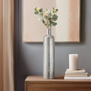 Vases de table en métal faits à la main, design texturé argenté pour la décoration de la maison - Product Image 4