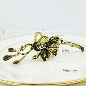 Anneaux de serviette en métal faits à la main pour une mise en scène de table de luxe, supports décoratifs pour événements et repas - Product Image 3