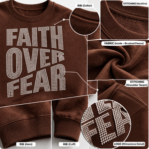 Sudadera de cuello redondo para hombre de alta calidad, color marrón, con estampado de letras con pedrería “FAITH OVER FEAR”, cómoda sudadera con capucha. - Product Image 5