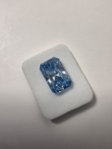 Anillo de Oro Blanco de 18 Quilates con Diamante de Laboratorio de Lujo, Corte Radiante, Color D Intenso, 5 Quilates, Pureza VVS2, Corte Excelente, Certificado IGI - Product Image 5