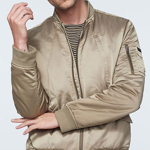 Blouson bomber en satin personnalisé avec logo pour homme, idéal pour l'hiver, prix abordable, grandes tailles disponibles. - Product Image 6