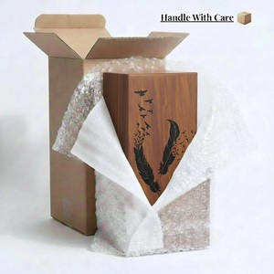 Urne funéraire artisanale en bois de rose de style américain avec gravure de plumes et d'oiseaux, écologique et durable, marron/noir/naturel - Product Image 4