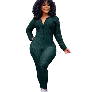 Vente de gros Ensemble de survêtements d'hiver en velours pour femmes avec logo personnalisé unisexe et caractéristiques écologiques - Product Image 1