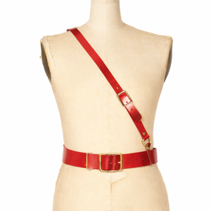 Cinturón de Cuero Metálico Rojo con Correa Cruzada, Hecho a Mano, Estilo Uniforme, para Trajes Formales - Product Image 1