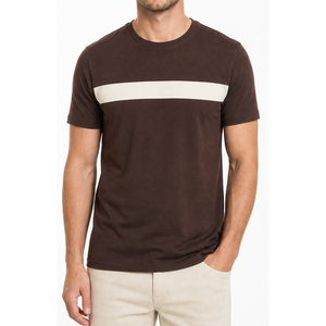 Camiseta de cuello redondo para hombre, de manga corta, con panel de rayas en el pecho, color marrón crema, estilo casual y urbano, muy vendida. - Product Image 1