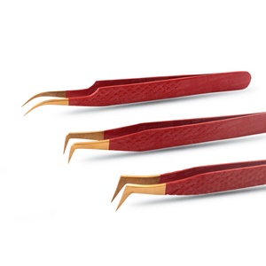 Pinzas para pestañas doradas con punta roja de acero inoxidable hechas a medida con punta afilada para una recogida precisa de pestañas - Product Image 4
