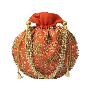 Sac à main indien brodé sur mesure, style pakistanais, avec poignée en perles, pour femme, idéal comme cadeau de retour festif, sac de soirée, ou souvenir de fête. - Product Image 1