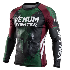 เสื้อรัดกล้ามเนื้อแขนยาว Venum Fighter ผลิตจากผ้าสแปนเด็กซ์และโพลีเอสเตอร์ แห้งเร็ว กระชับรูปทรง สีเขียว แดง ดำ พิมพ์ลายโลโก้ด้านหน้า - Product Image 3