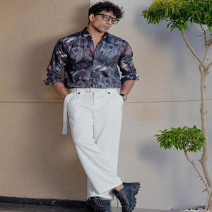 Chemise boutonnée décontractée à rayures en coton pour hommes, manches courtes à revers, conception respirante pour les vacances d'été quotidiennes, anti-rides - Product Image 3