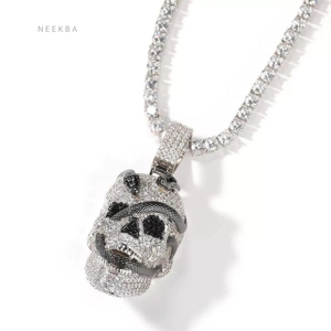 Colgante de Calavera con Serpiente – Joyería Gótica, Calavera Oscura con Serpiente Negra de Moissanita en Plata de Ley 925 - Product Image 4