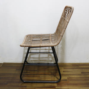 Chaise de salle à manger empilable d'extérieur Comehome en rotin tressé avec structure en fer et coussin imperméable pour patio et jardin - Product Image 4