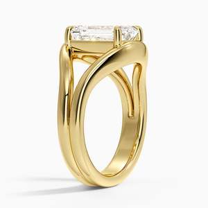 Anillo de compromiso de moissanita de 2 quilates con corte esmeralda, diseño solitario cruzado de tallo dividido - Product Image 2