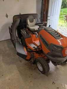 รถแทรกเตอร์ตัดหญ้า Husqvarna T248XD ราคาโรงงาน เครื่องยนต์ดีเซล 24 แรงม้า ขับเคลื่อน 4 ล้อ อุปกรณ์ทำสวนและจัดสวนสำหรับงานหนัก - Product Image 5