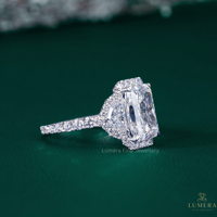 Anillo de Compromiso con Halo de Moissanita/Diamante Corte Radiante y Piedras Laterales en Oro Blanco de 9K/10K/14K/18K