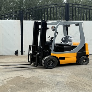 Chariot élévateur d'occasion avec des performances industrielles robustes, conçu pour un chargement, un déchargement et une manutention efficaces - Product Image 6