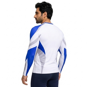 Camiseta deportiva profesional diseñada con materiales duraderos que brindan flexibilidad, transpirabilidad y comodidad atlética duradera. - Product Image 2
