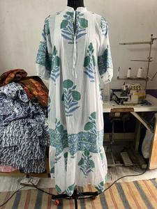 Haute Qualité Coton Handblock Imprimé Plited Bordure Longue Robe Pour Les Femmes De Mode Fabricant Indien - Product Image 2