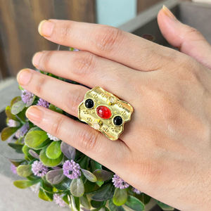 Bague artisanale ajustable en pierres naturelles multicolores (pierre de lune, onyx noir, jade rouge) de grande taille, style bohème, personnalisée, pour soirée - Product Image 5