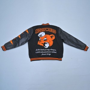 แจ็คเก็ตวาร์ซิตี้วินเทจสำหรับผู้ชาย แจ็คเก็ตเบสบอลแบบ Letterman แขนหนังสั่งทำพิเศษ ทรงเข้ารูป กระดุมเขาสัตว์ ทันสมัย ผลิตตามแบบ OEM - Product Image 3