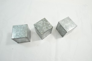 Macetas de Metal Galvanizado Rústicas y Ecológicas, Cuadradas, con Patrón Acanalado, Acabado Duradero para Jardín Interior/Exterior y Hogar - Product Image 3