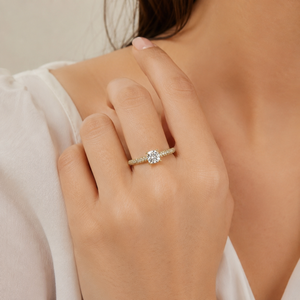 Anillo con Diamante Cultivado en Laboratorio con Corte Cojín y Pavé en Oro Amarillo de 14K |   Anillo de Compromiso Nupcial, Joyería Fina de Lujo, Regalo de Aniversario para Mujer - Product Image 5