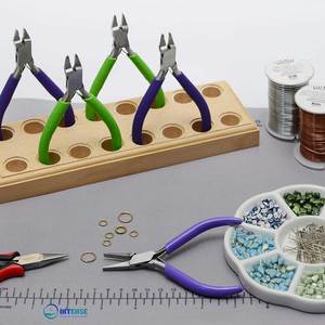 คีมปากแบนสแตนเลส 114 นิ้ว ด้ามจับไวนิลสีม่วง สปริงคู่ สำหรับทำเครื่องประดับ สร้อยข้อมือ - Product Image 4