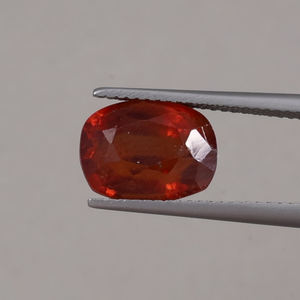 Hessonita Roja Natural al por Mayor, Corte Cojín de 6.14 Quilates, 11.5x8.5mm, Ligera, Certificada por IGI, Excelente Calidad para Joyería - Product Image 1