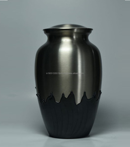Urna Funeraria Grande de Latón Estilo Americano Personalizada al por Mayor para Cenizas Humanas con Grabado de Corazón y Acabado Dorado - Product Image 3