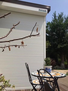 Cửa sổ màn trập lăn điện ngoài trời Chất lượng cao với thang máy nhanh, chống trộm, hợp kim nhôm và điều khiển từ xa - Product Image 3