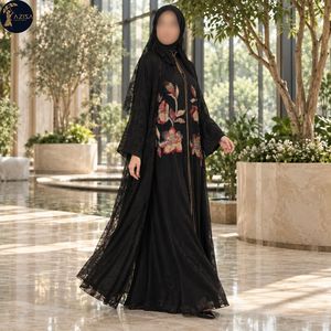 Robe Abaya en dentelle superposée pour femmes avec manches longues, robe noire fluide |   Vêtements musulmans avec broderie florale multicolore et bordure dorée - Product Image 2