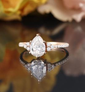 Anillo de Compromiso de Moissanita con Corte de Pera, Anillo de Media Eternidad con Diamantes en Oro Rosa, Elegante Regalo de Aniversario para Mujer - Product Image 4