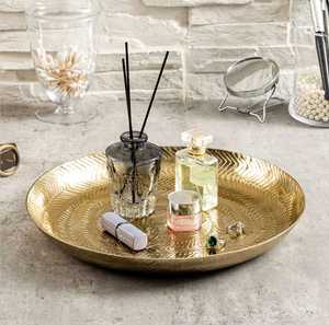 Plateau décoratif rond moderne plaqué or avec motif abstrait gravé pour le rangement de cosmétiques et la décoration intérieure - Product Image 3