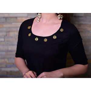 Conjunto de Traje Negro y Dorado Talla XS - Product Image 2