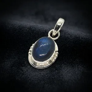 Colgante de Labradorita Azul Místico, Elaborado en Auténtica Plata de Ley 925 para el Despertar Espiritual - Product Image 6