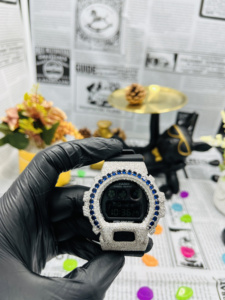 Reloj personalizado VVS Moissanite Iced Out para hombre, plata de ley 925, bisel de zafiro azul, hecho a mano, digital, de lujo. - Product Image 1
