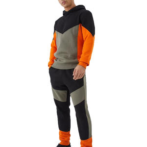 Chándal acampanado para uso diario, hecho con material ultra suave, un corte clásico y bolsillos funcionales para mayor comodidad. - Product Image 1