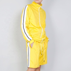 ชุดวอร์มผู้ชายสีเหลือง โพลีเอสเตอร์ แขนยาว คอเต่า ซิปหน้า สีพื้น สปอร์ต กางเกงขาสั้นฤดูร้อน ทรงปกติ ระบายอากาศได้ดี - Product Image 1